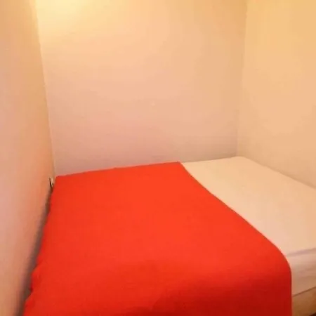 Dauphin Apartment *
